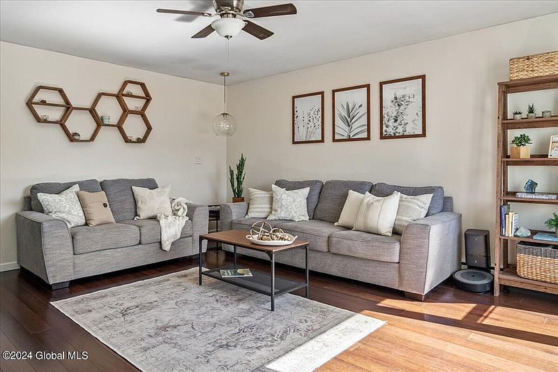 4th image of 33 Fordham Court