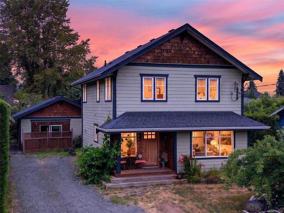 1st image of 2792 Derwent Ave