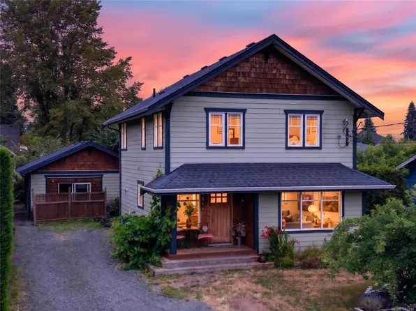2792 Derwent Ave, Cumberland, BC V0R 1S0