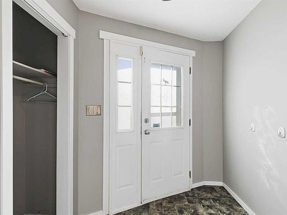 4th image of 181 NE Greenbriar Bay