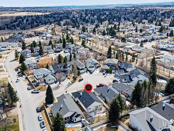 5th image of 711 Diamond Ct SE
