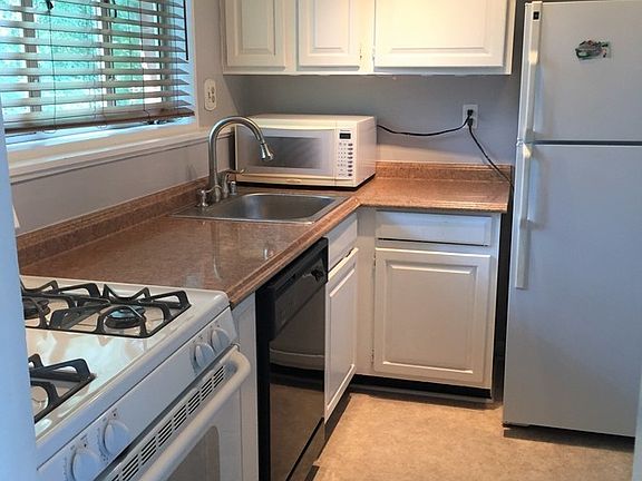 4th image of 10402 Montrose Ave APT 301