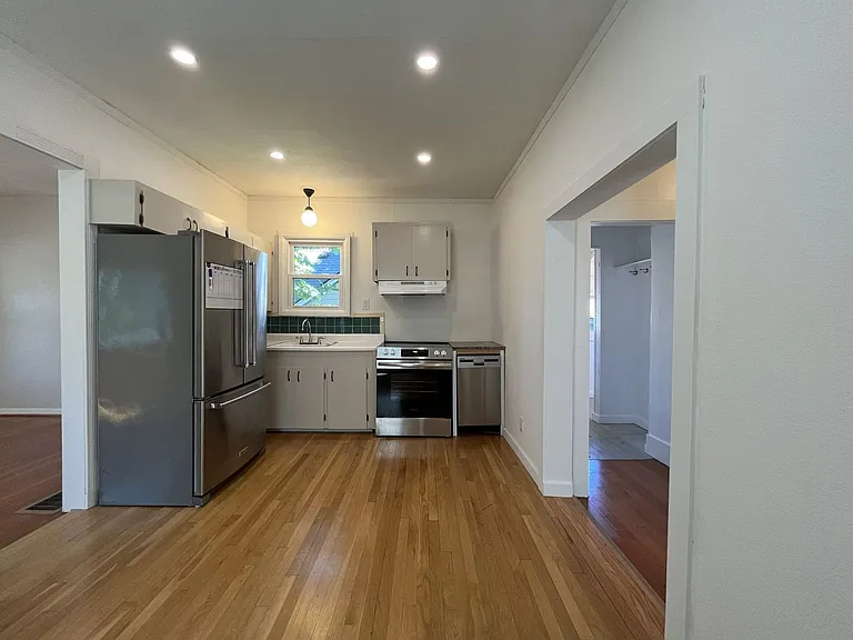 610 NE 79th Ave — Photo 6