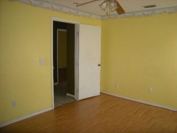 5th image of 2440 Harbor Town Dr