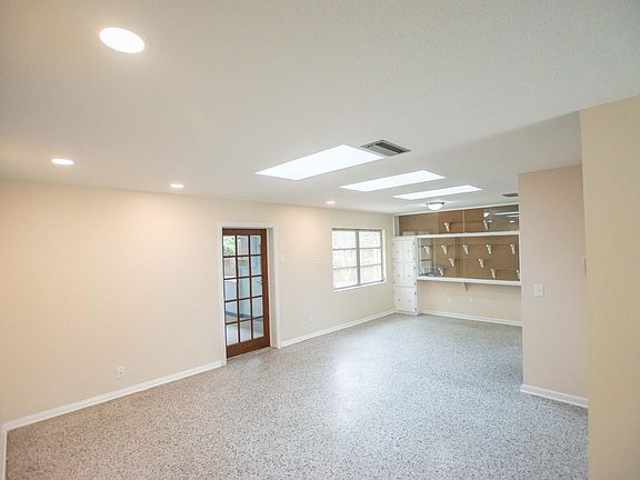 3rd image of 3432 Mogul Ave