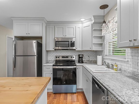 3rd image of 1573 11th St NW