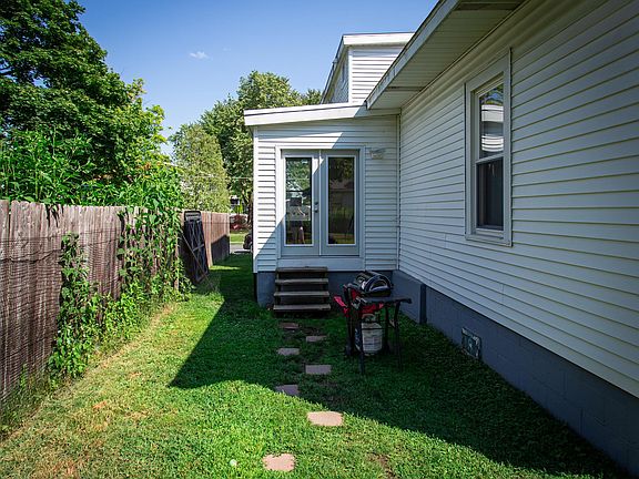 4th image of 125 Mann Ave