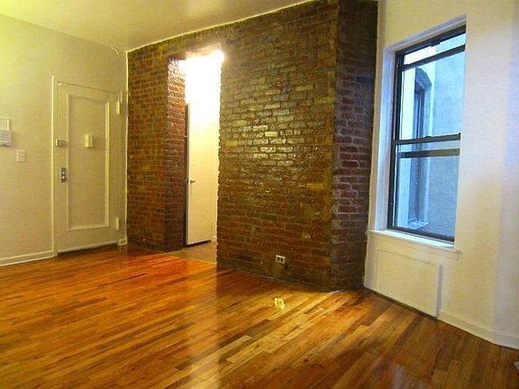 3rd image of 200 E 28th St APT 4A