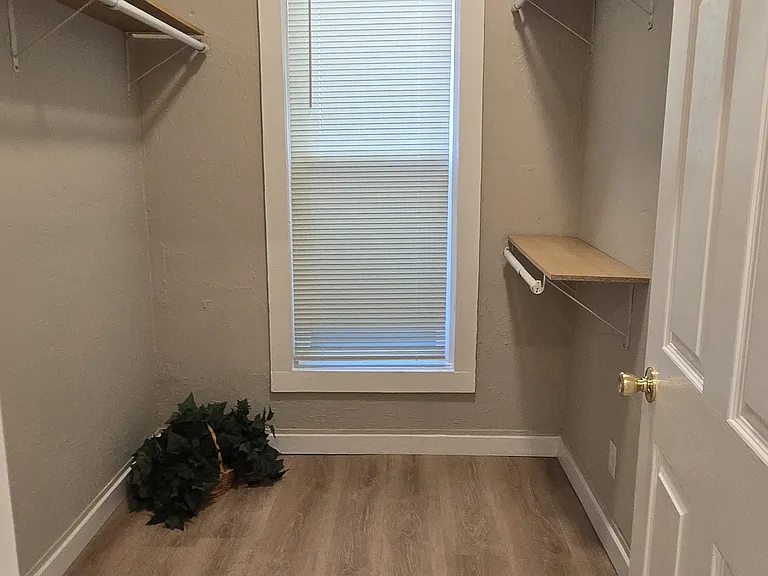 3734 N Franklin St — Photo 12