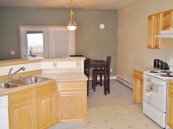 3rd image of 1517 27th Ave APT B