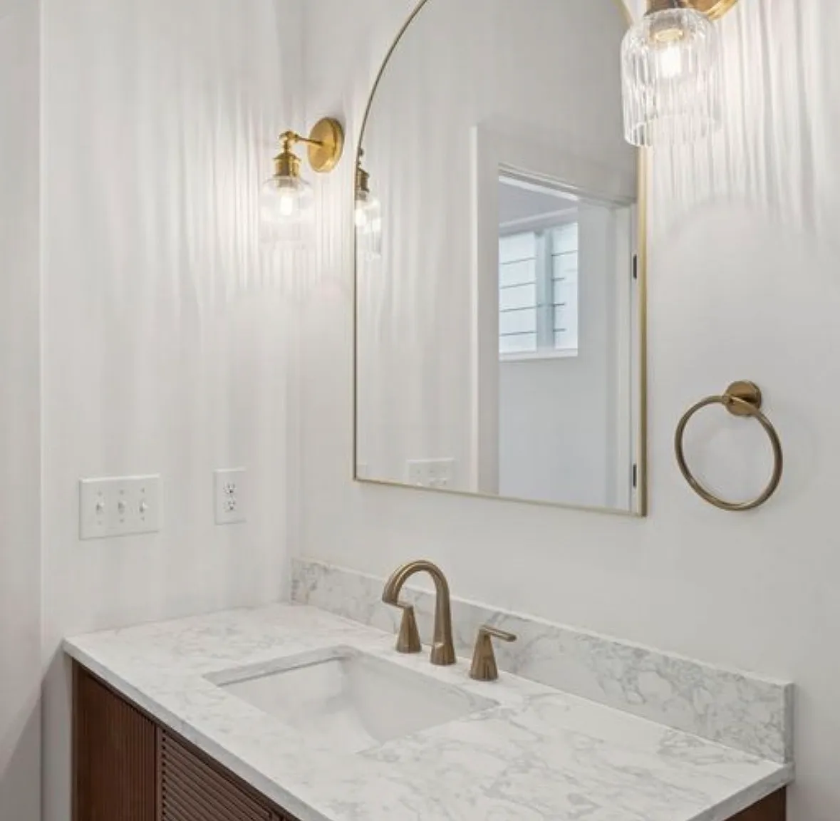4 bed, 2250 sqft, $1,100 — Photo 4