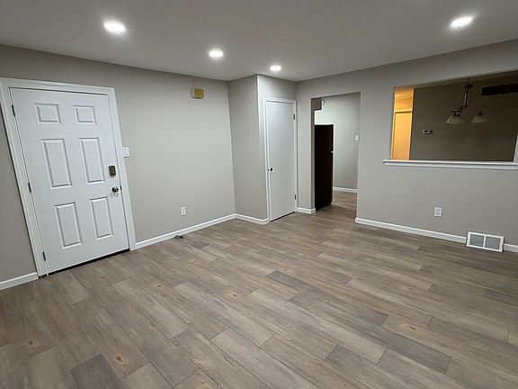 4th image of 2104 Ted Jim Dr Floor 1