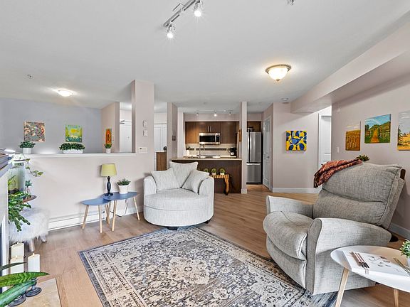 5th image of 12248 224th St #302