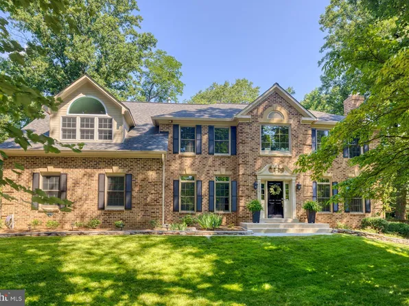 2710 Green Holly Springs Ct, Oakton, VA 22124
