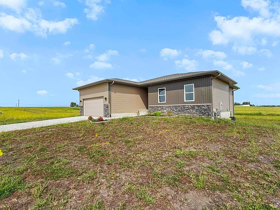 3rd image of 155 Paradise Blvd