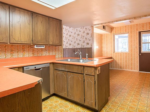 4th image of 8790 Country Club Dr