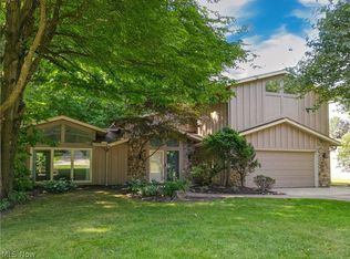 8251 Stoney Brook Dr, Chagrin Falls, OH 44023