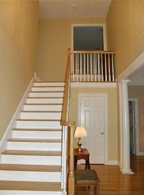 2nd image of 21 Lois Ln