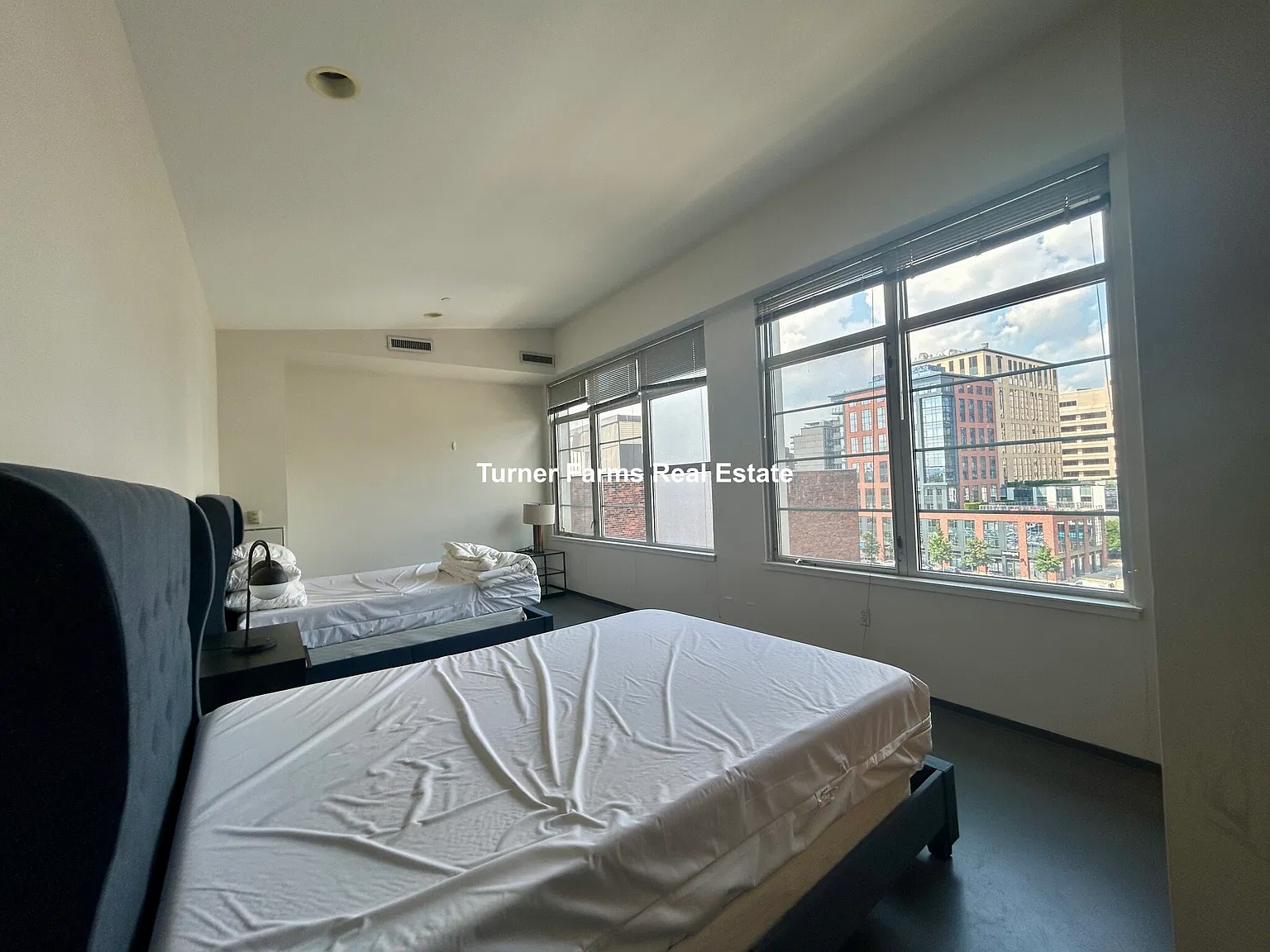 3 bed, 1.5 bath, 7777 sqft, $5,500 — Photo 4