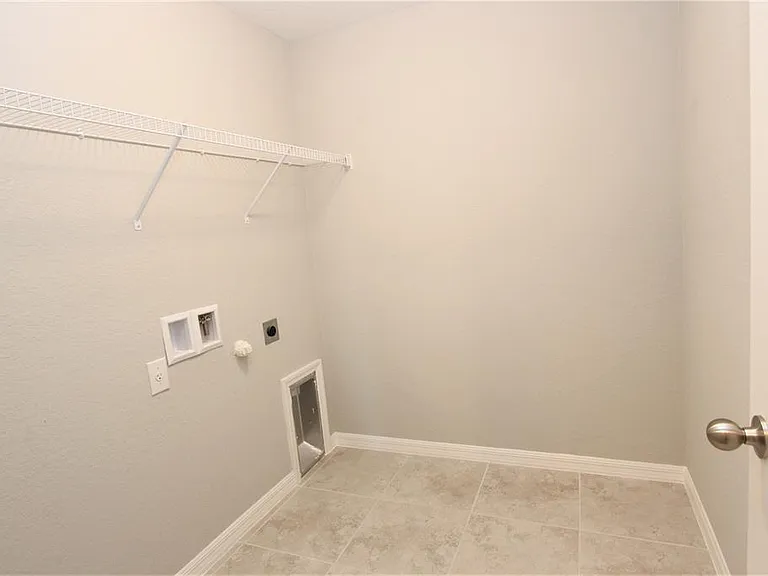 154 Australian Dr — Photo 16