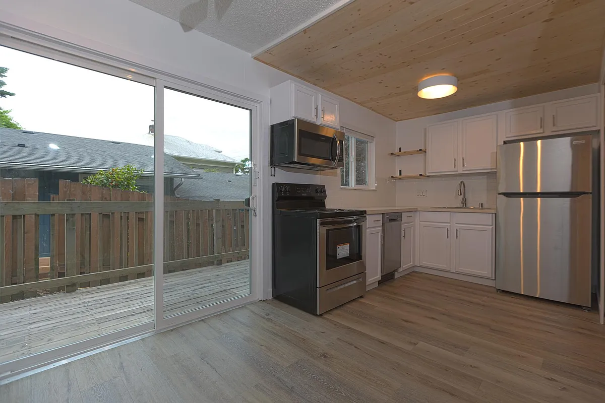 Building Photo - 3229 SE 10th Ave #2