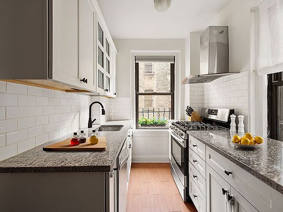 4th image of 60 E 96th St APT 6C