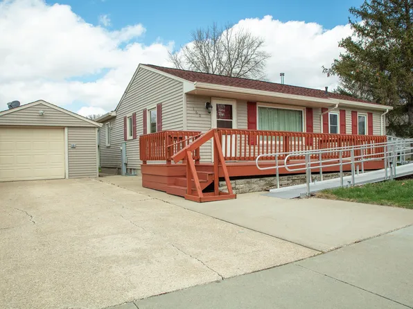 160 E Hoover St, Denver, IA 50622