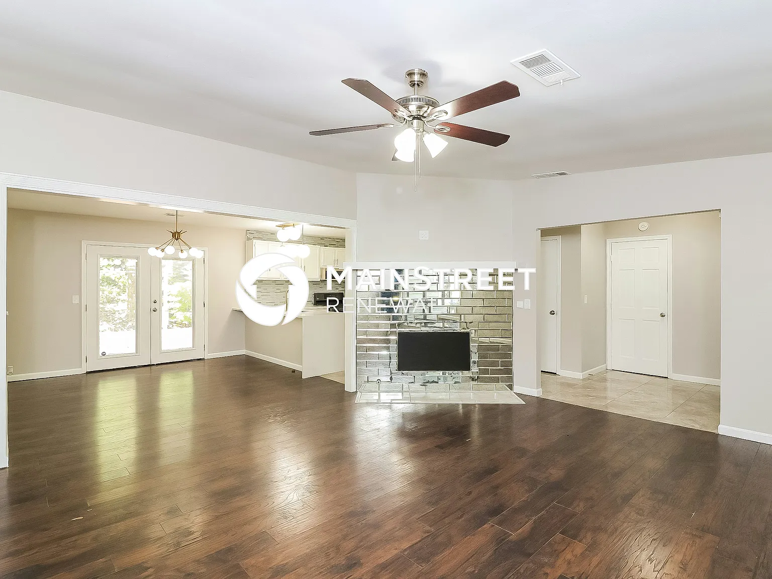 2223 N Woods Ct — Photo 4