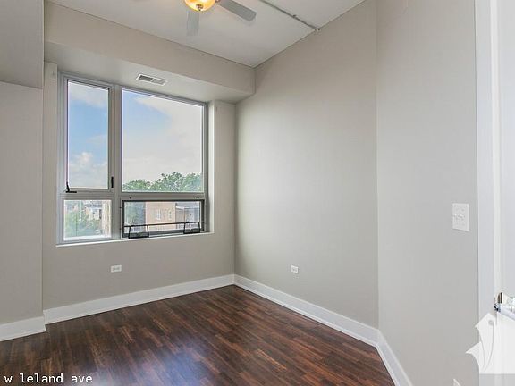5th image of 3201 W Leland Ave #1013