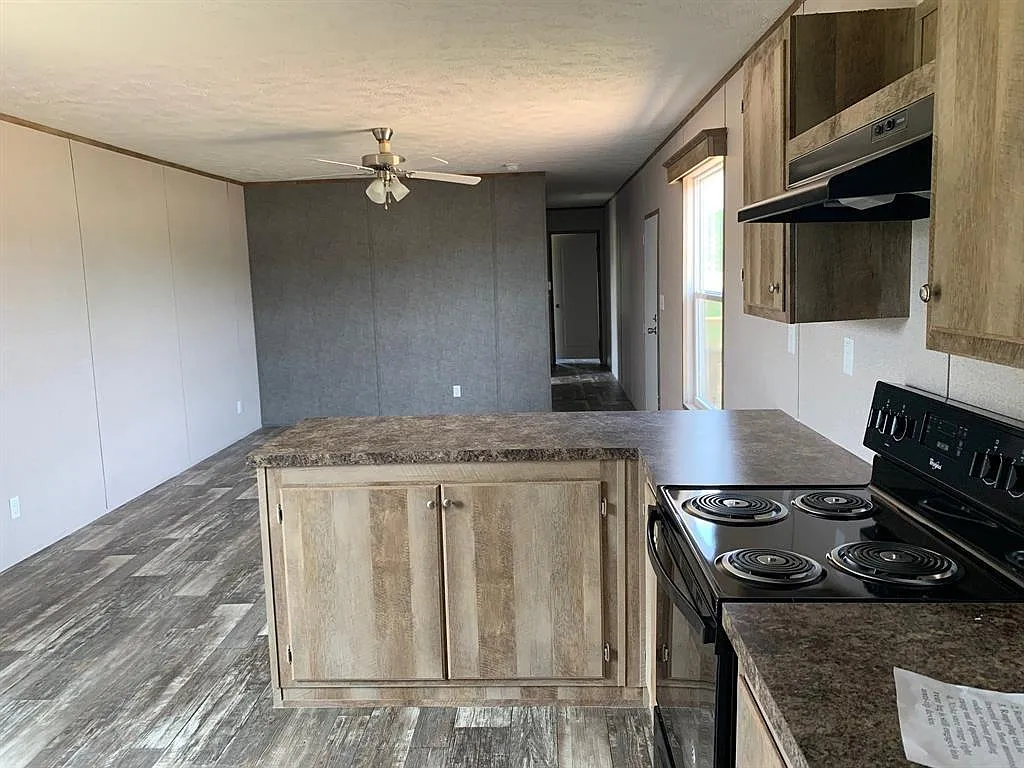 3 bed, 2.0 bath, $1,350 — Photo 3