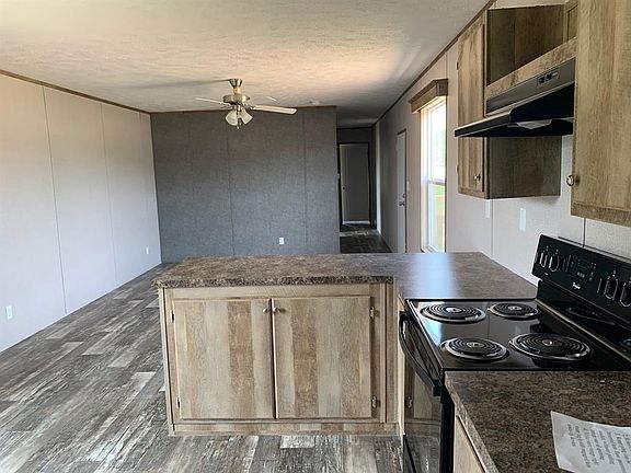 3rd image of 16496 Dunhill Ln
