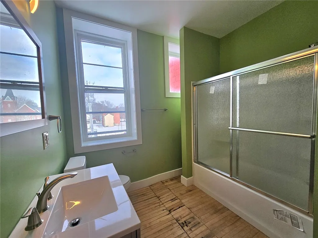 Studio, 1.0 bath, 11232 sqft, $1,000 — Photo 4