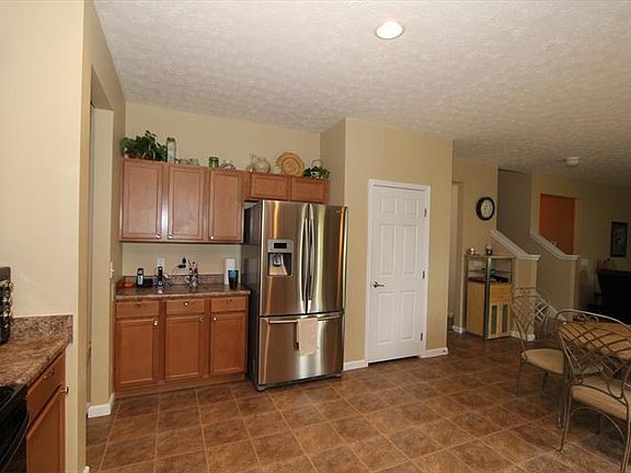 2nd image of 1143 Hayward Cir