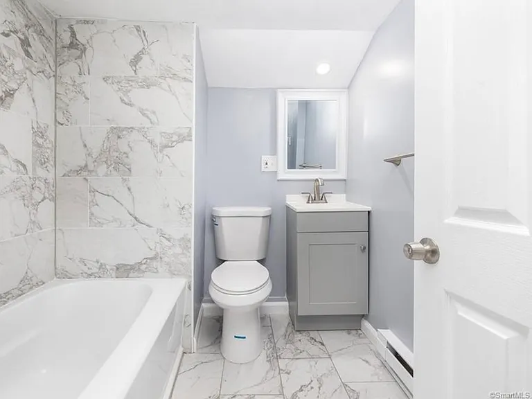 300 Capen St — Photo 4