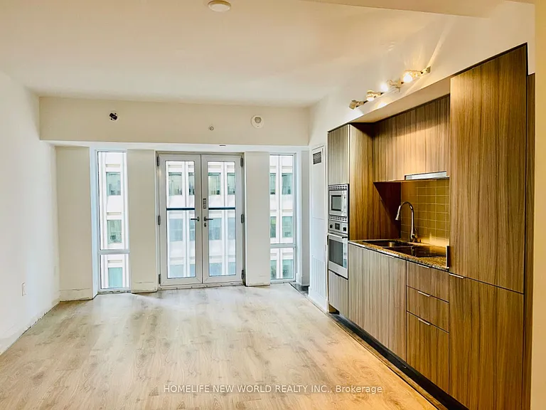 955 Bay St #814 — Photo 10