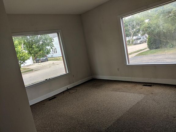 4th image of 494 N Mill St