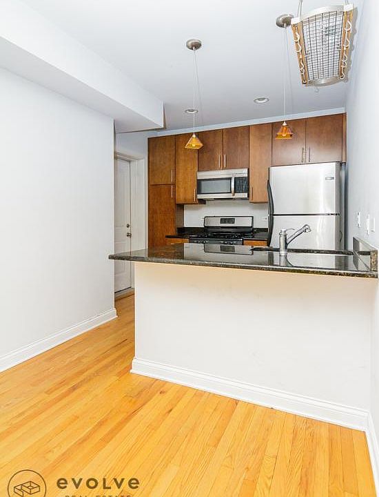 2nd image of 3800 N Marshfield Ave #38041