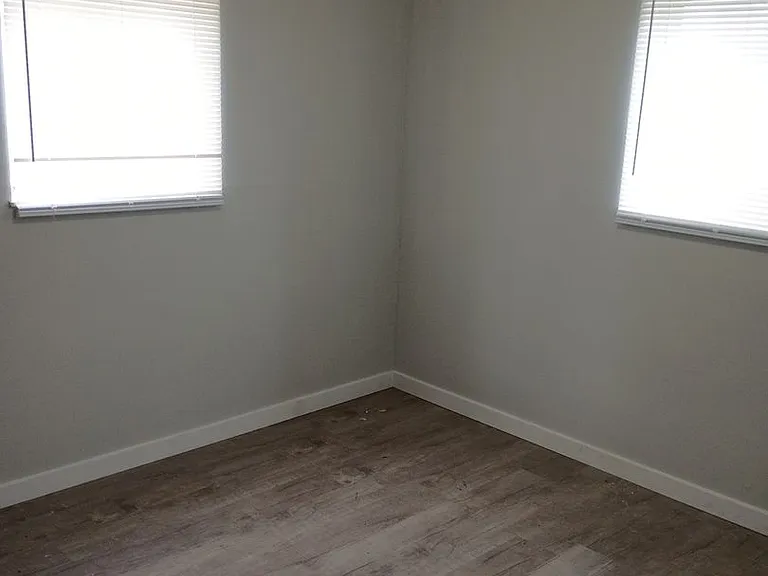 3216 S Grand Ave — Photo 3