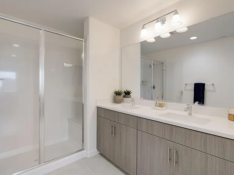 Estaire Luxury Townhomes — Photo 18