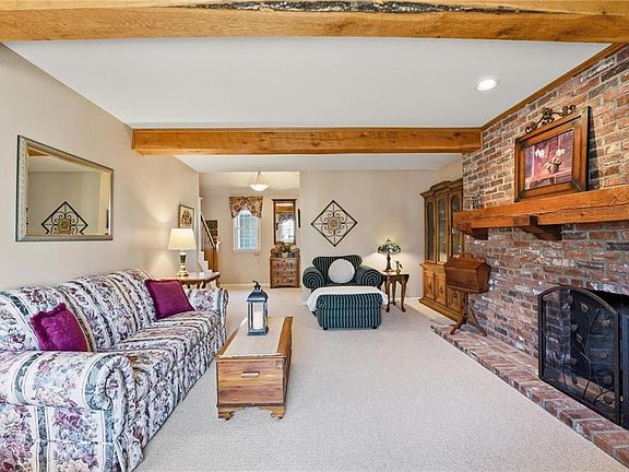 5th image of 338 Woodlawn Cir