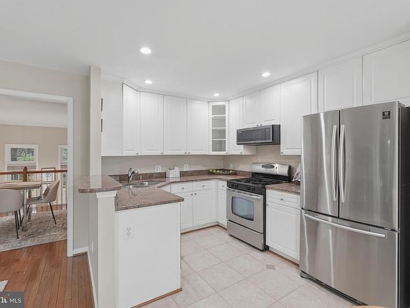 3rd image of 4662 W Braddock Rd