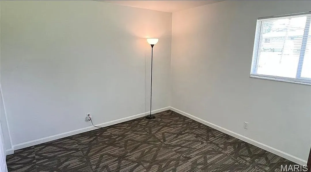 2 bed, 900 sqft, $1,100 — Photo 4