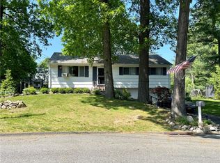23 Feller Ct, Airmont, NY 10901