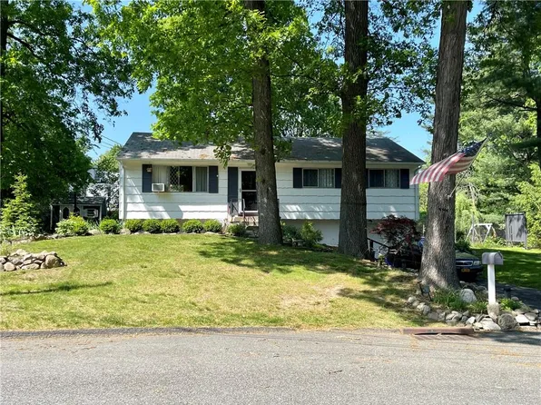 23 Feller Court, Airmont, NY 10901