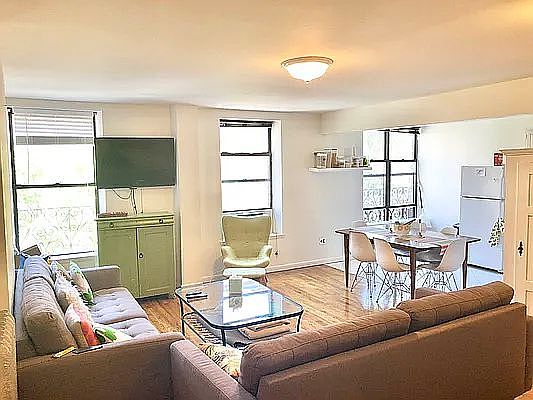 2nd image of 67 W 71st St #2