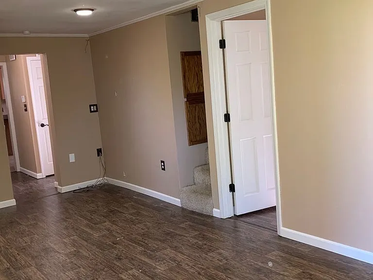 2543 W Water St — Photo 2