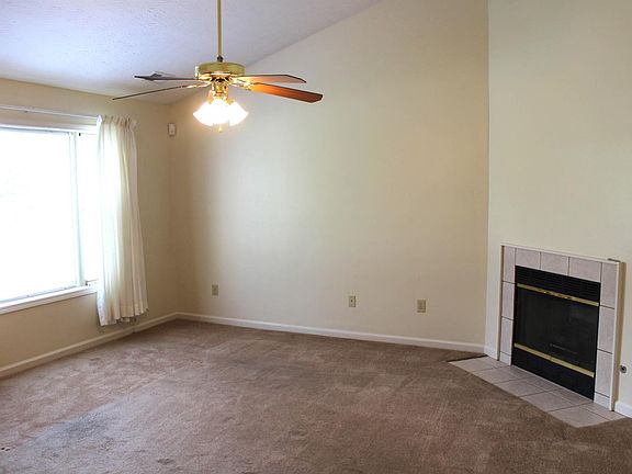 4th image of 212 Stonehaven Dr