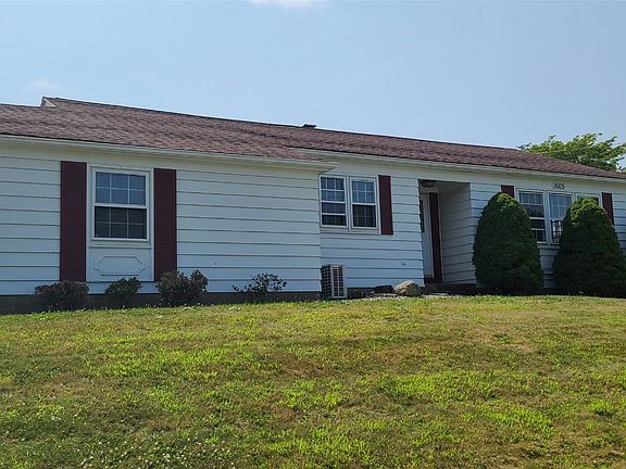 3rd image of 1605 Skyline Dr