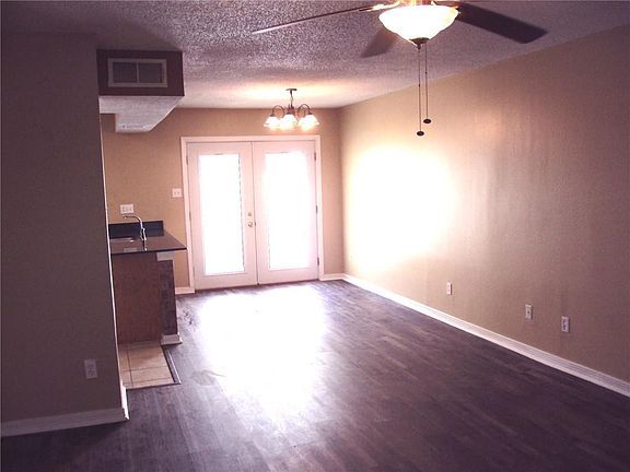 3rd image of 1012 Saint Julien Dr APT E3