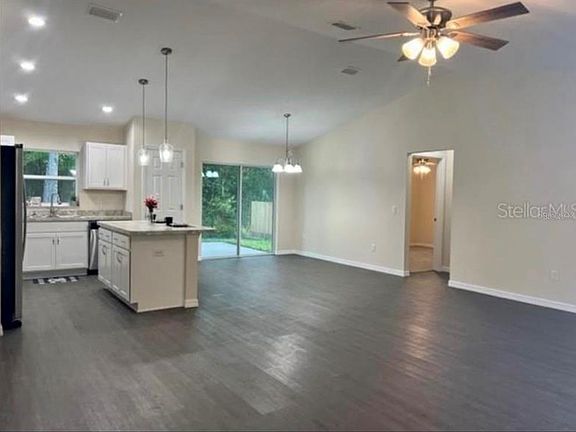 2nd image of 2920 SE 49th Pl
